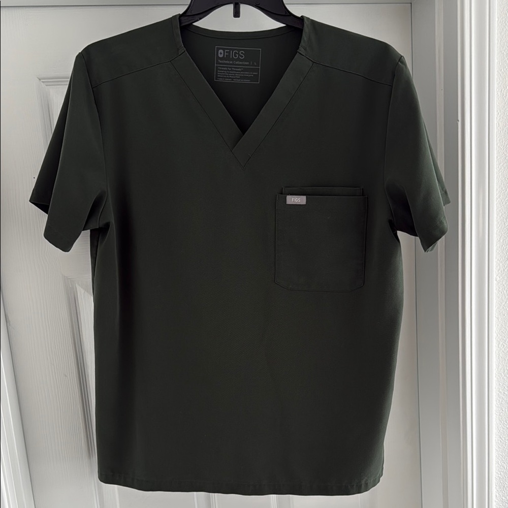 Figs scrub top. Forest green. Mens large